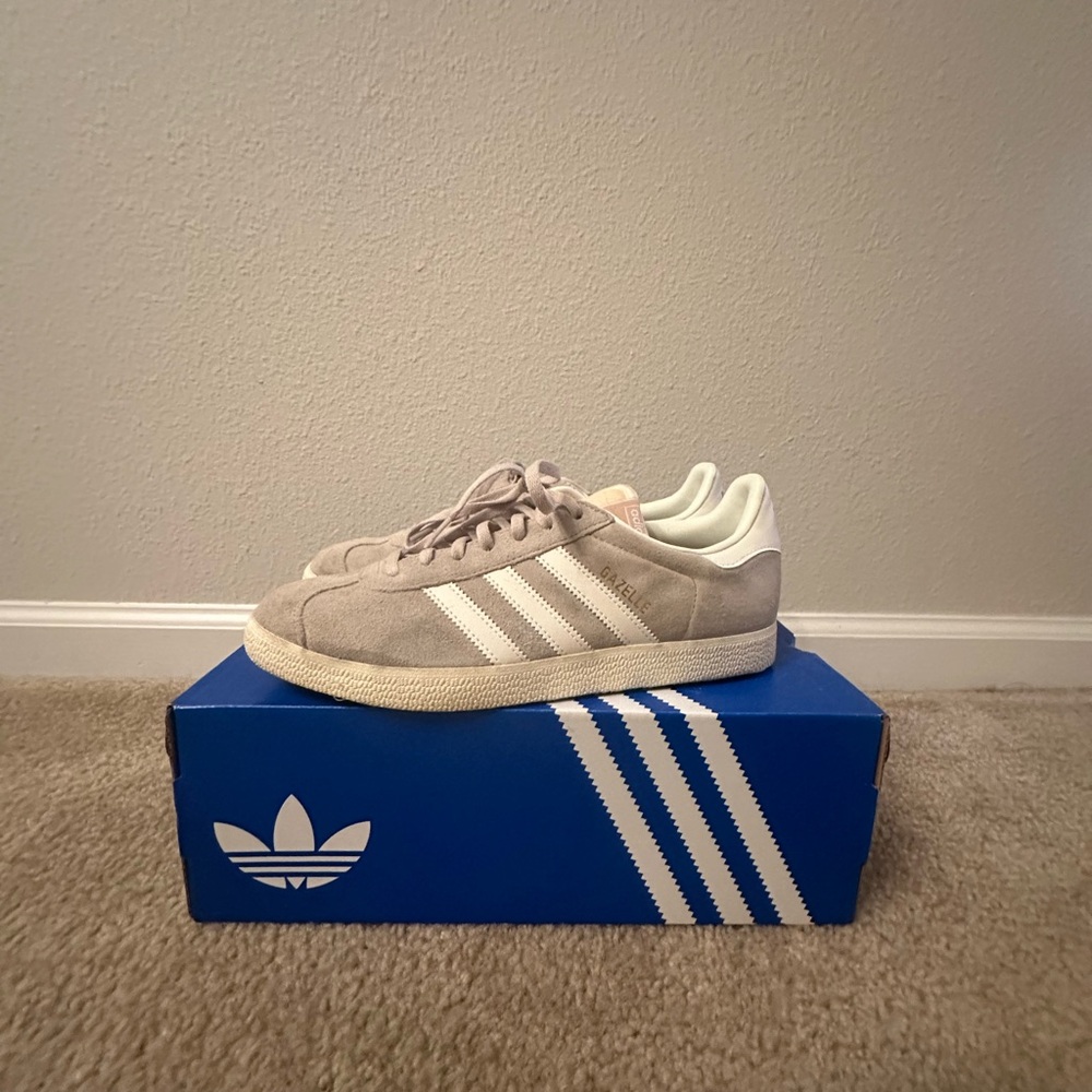 adidas Women’s Size 10/Mens size 8.5 Gazelles